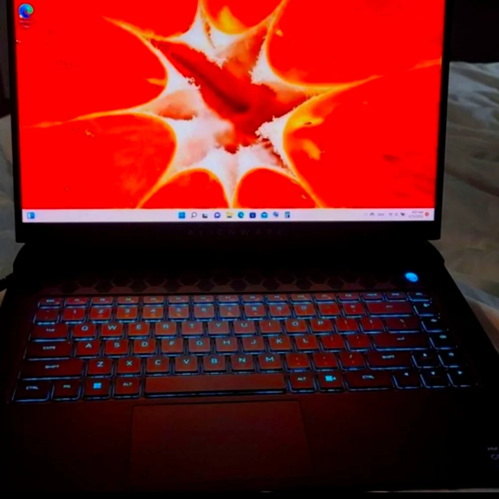 Dell Alienware m15 r7 Gaming Laptop